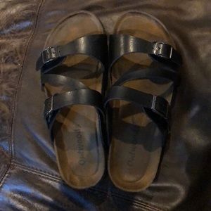 Black Strapped Outwoods Sandals Like New 🤩